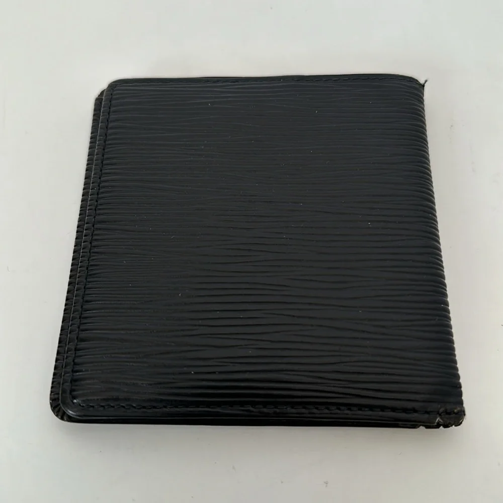 Authentic LOUIS VUITTON Mens Epi Bifold Wallet- Black